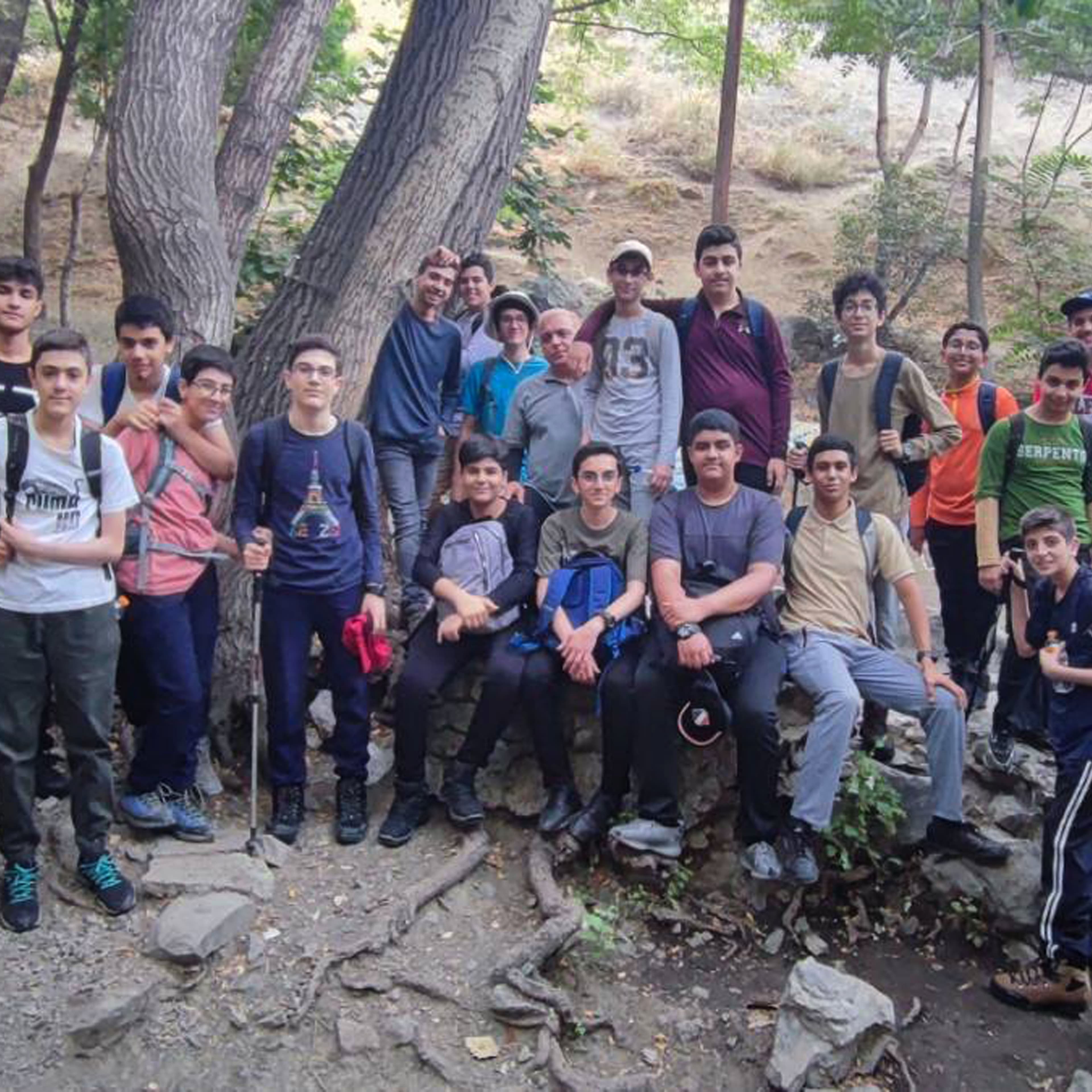 دومین کوهپیمایی دانش آموزان به مقصد جمشیدیه تا نورالشهدا