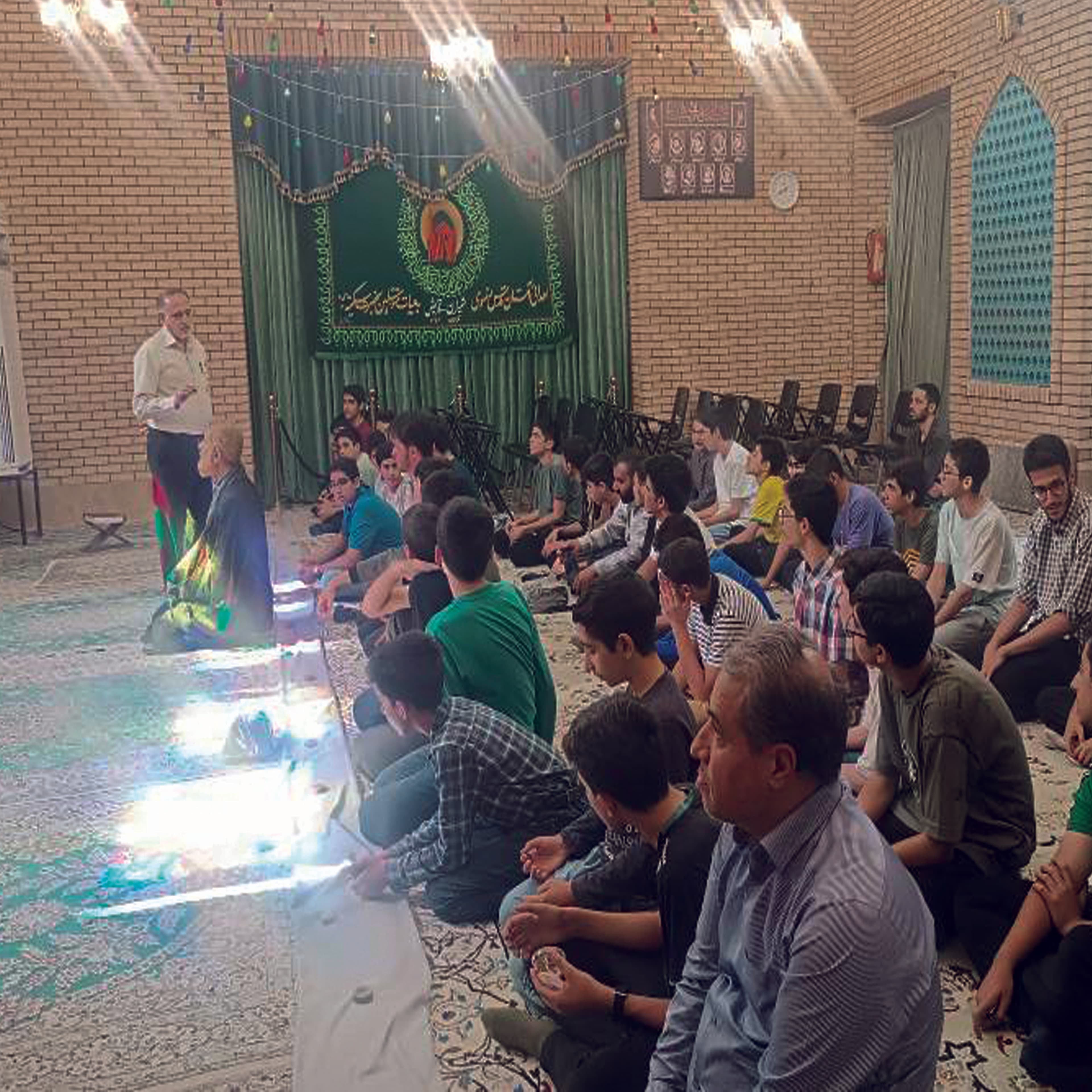 برگزاری نماز جماعت در مسجد گیاهــی تجریش