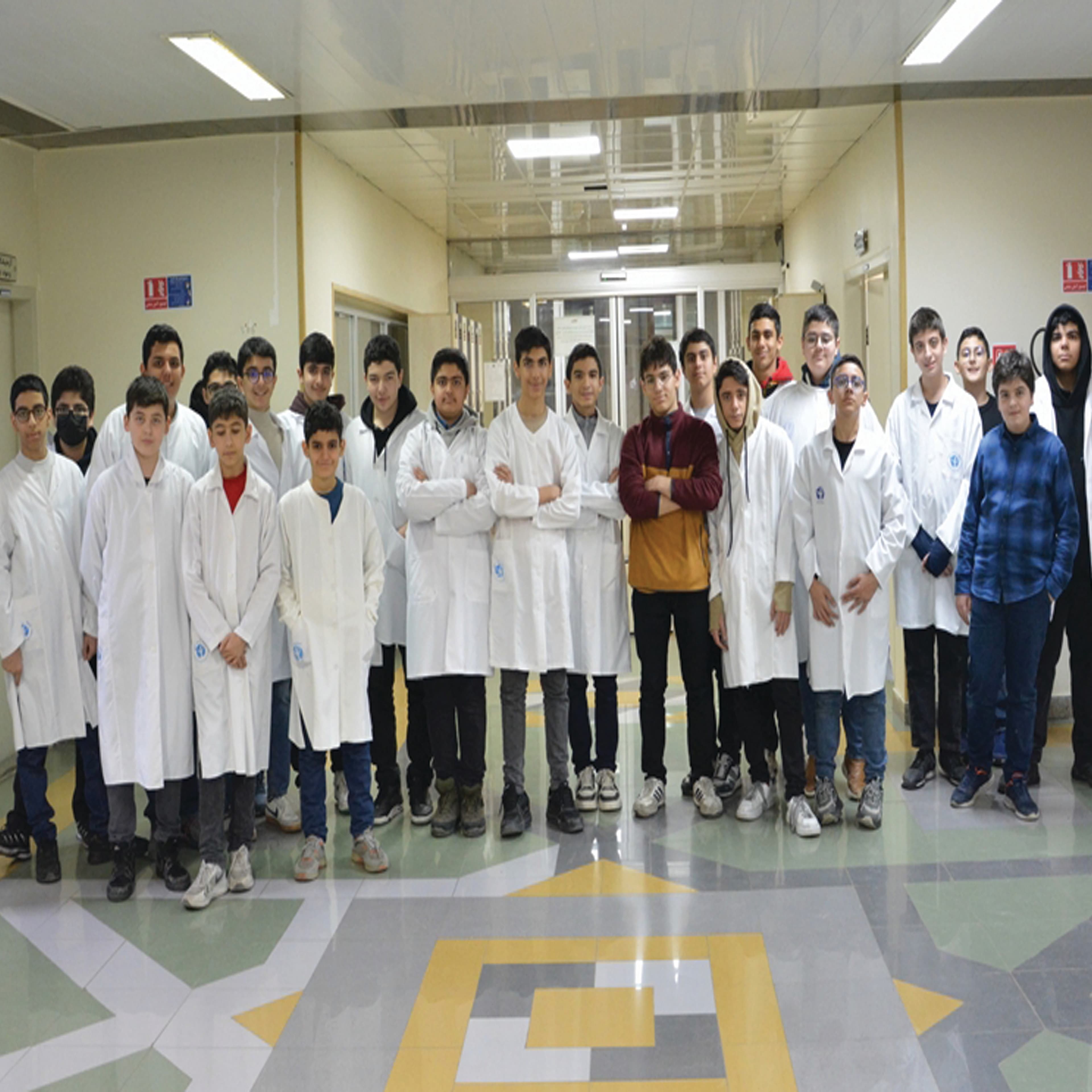 بازدید دانش آموزان دبیرستان علامه حلی 3 از انستیتو پاستور