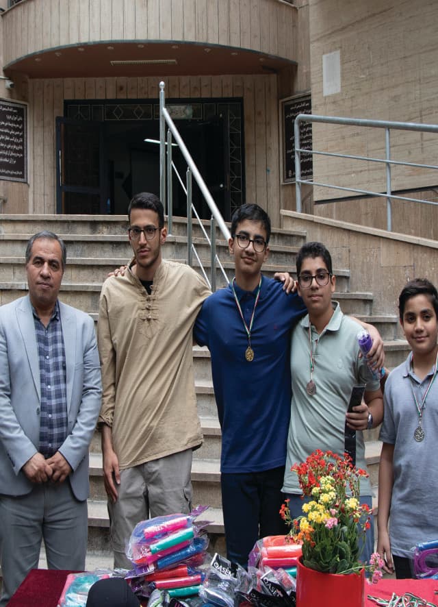 اهداء جوایز مسابقات ورزشــی ( حلی کاپ )